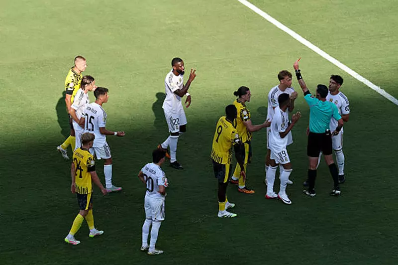 بعد إقالة هويسن: تسليط الضوء على 15 بطاقة حمراء في بطولة كأس العالم للأندية