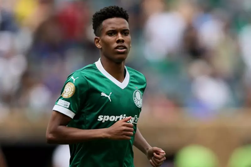 تشيلسي يواجه بالميراس: إستيفاو التاريخي يُفاجئ رفاق المستقبل