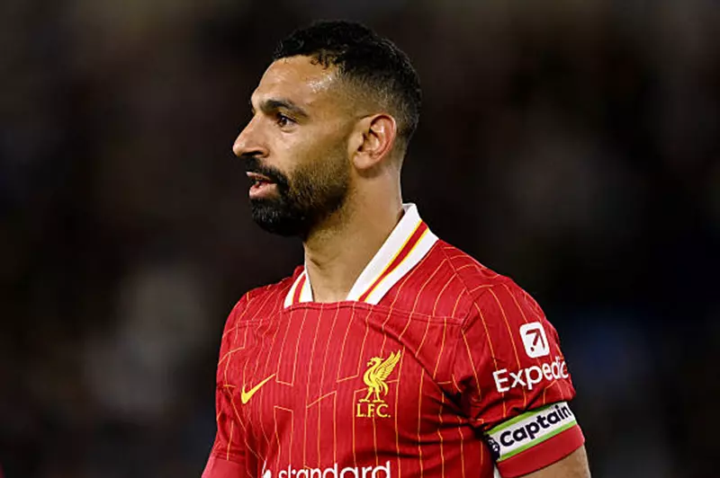 صلاح يعود من إجازته حدادًا على وفاة جوتا